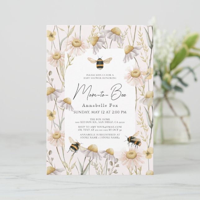 Mama zu Bee Chamomile & Daisies Pink Babydusche Einladung (Stehend Vorderseite)