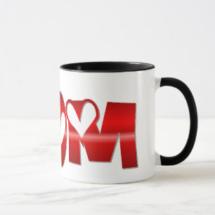 Maman brillante avec la tasse de coeurs