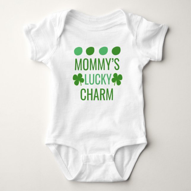 Mama's Lucky Charm // St Patrick's Day Baby Strampler (Vorderseite)