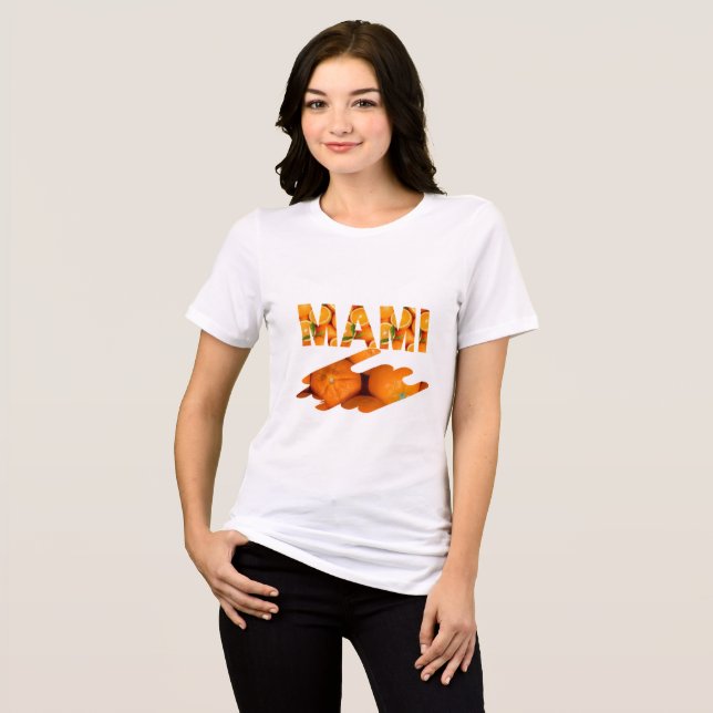 MAMI Orange Typografie Kunst Tri-Blend Shirt (Vorderseite voll)