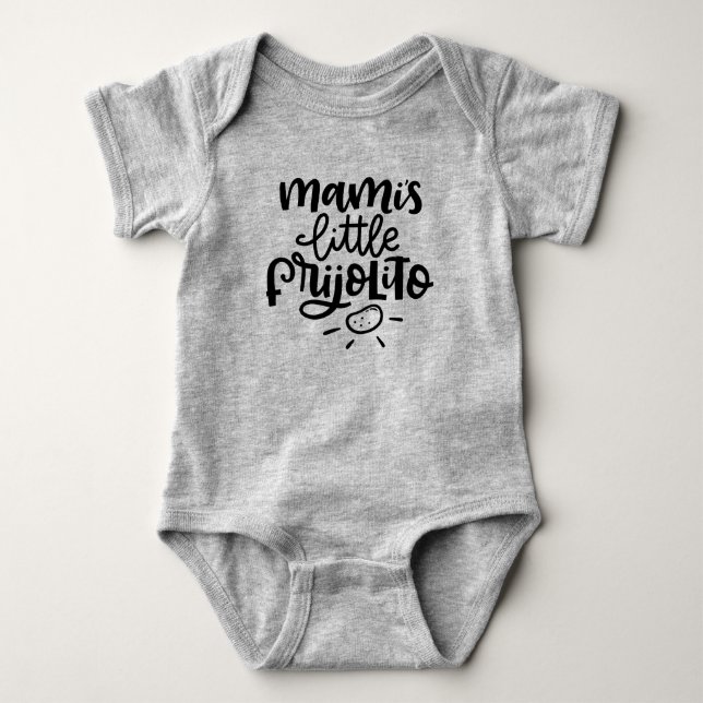Mami's Little Frijolito, Spanglish Lettering Baby Strampler (Vorderseite)