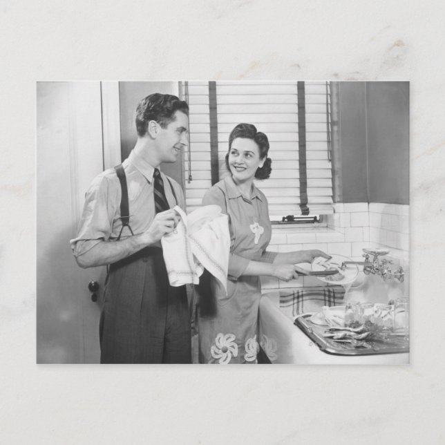 Man and Woman Doing Dishes Postkarte (Vorderseite)