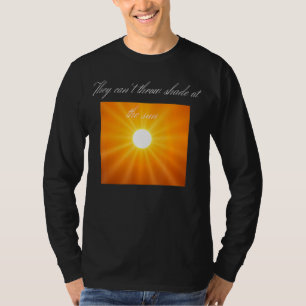 Man kann Schatten nicht auf die Sonne werfen T-Shirt