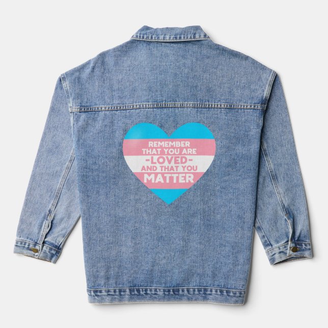 Man liebt You Materie (Herz der Trans-Flagge) Jeansjacke (Rückseite)