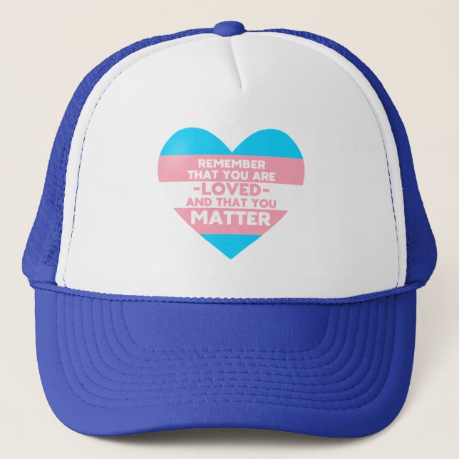 Man liebt You Materie (Herz der Trans-Flagge) Truckerkappe (Vorderseite)