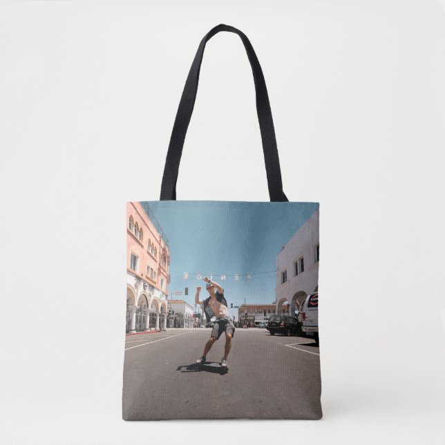 Man playing skateboard tasche (Vorderseite)