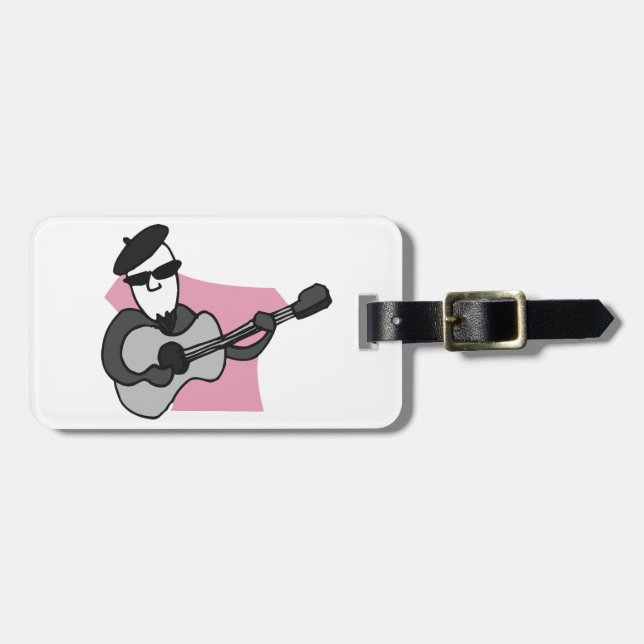 Man Wearing Beret Playing Acoustic Guitar Gepäckanhänger (Vorderseite horizontal)