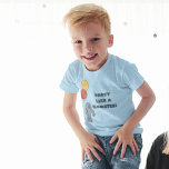 Manatee and Balloons Custom Birthday Party T-Shirt<br><div class="desc">Der Slogan für dieses grafische Tee kann mit Ihrer eigenen Nachricht angepasst werden,  sodass Sie einen benutzerdefinierten T - Shirt mit Party erstellen können. Es zeigt ein graues Manat mit roten und gelben Ballons.</div>