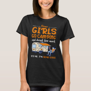 Manche Mädchen gehen Camping und trinken zu viel T-Shirt