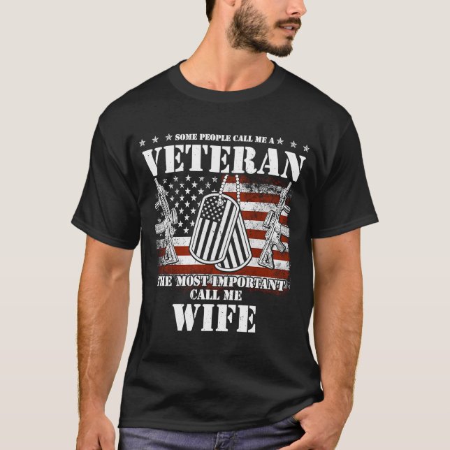 Manche nennen mich Veteran Ehefrau T-Shirt (Vorderseite)
