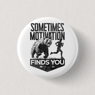 Manchmal findet Motivation einen lustigen Laufmoti Button