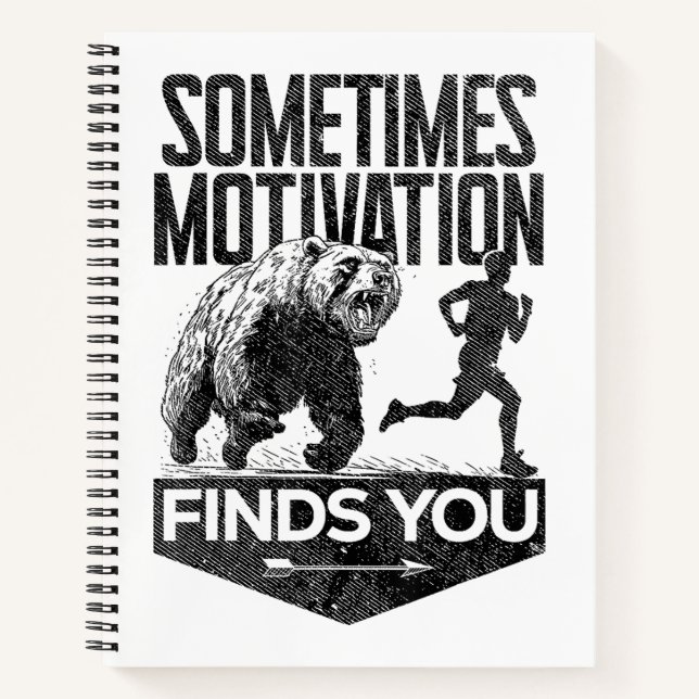 Manchmal findet Motivation einen lustigen Laufmoti Notizbuch (Vorderseite)