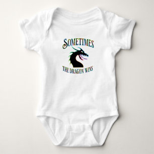 Manchmal gewinnt der Drache Baby Strampler