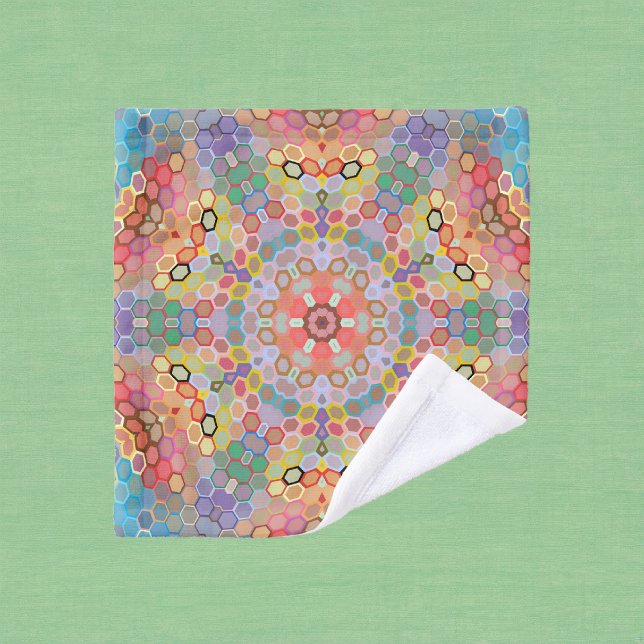 Mandala arc-en-ciel en hexagone (Rainbow Hexagon Mandala Wash Cloth by Wormhole Orbital)