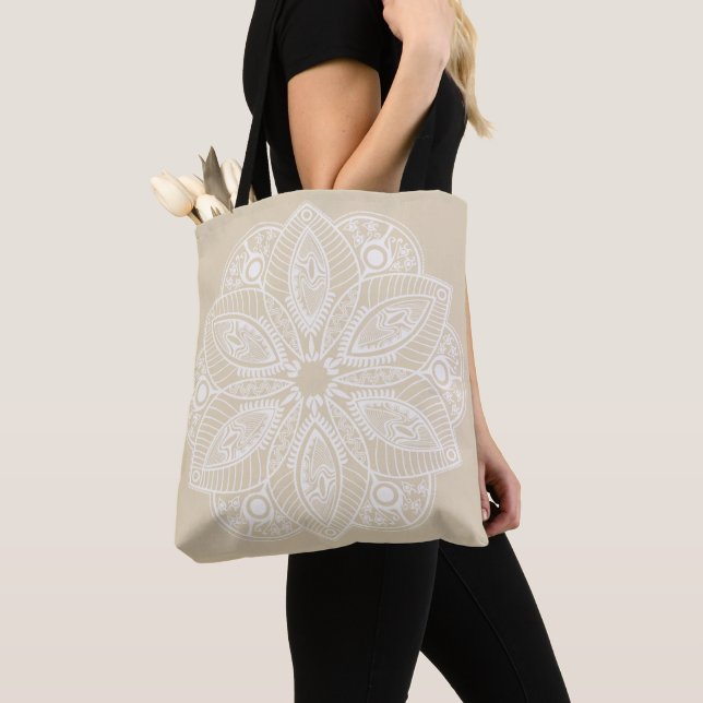 Mandala blanc exotique sur Sac fourre-tout Arrière (De près)