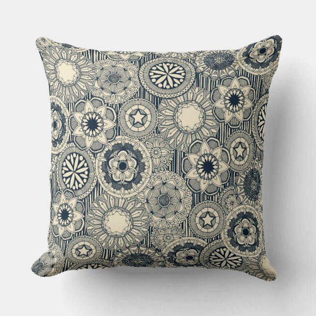 Mandala cirque indigo Creme Kissen (Vorderseite)