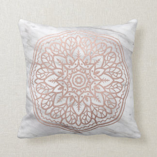 Mandala de marbre - coussin rose géométrique d'or