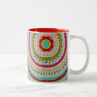 Mandala floral de mod tasse à deux tons de 11