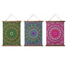 Mandala-Harmonie-Wandteppich mit Holzabschluss