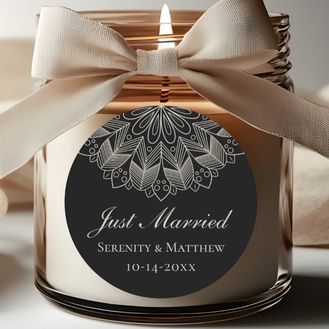  Mandala Indian Boho Black Just Married Wedding Runder Aufkleber (Von Creator hochgeladen)