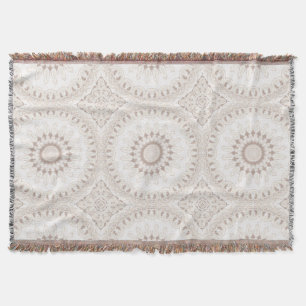 Mandala-Medaillon in sanftem Beige und Weiß Decke