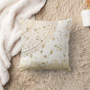 Mandala mit Gold Stars auf Weiß bezaubern Kissen