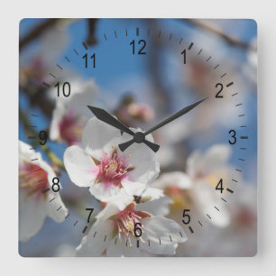Mandelblüte Quadratische Wanduhr
