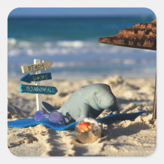 Manfred the Manatee am Strand Quadratischer Aufkleber