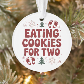 Manger des biscuits pour deux Noël Maman enceinte