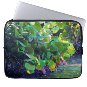 Mangrove Lagoon mit Sea Trauben Laptopschutzhülle