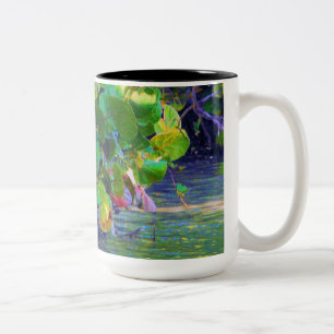 Mangrovenlagune mit Meertrauben Zweifarbige Tasse