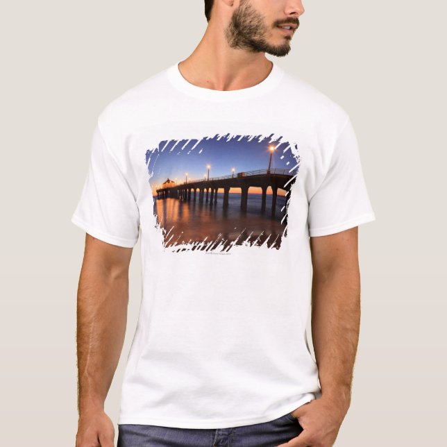 Manhattan- Beachpier am Sonnenuntergang, T-Shirt (Vorderseite)