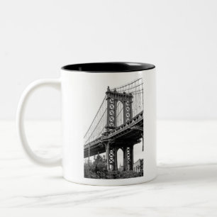 Manhattan Bridge in Schwarzweiß Zweifarbige Tasse