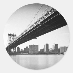 Manhattan-Brücke und Skyline, New York, US Runder Aufkleber