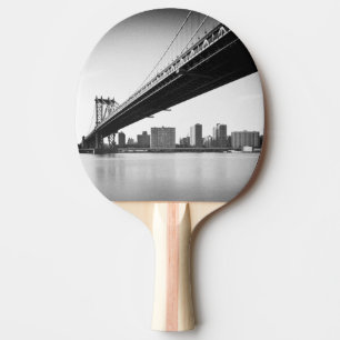 Manhattan-Brücke und Skyline, New York, US Tischtennis Schläger