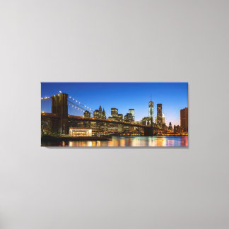 Manhattan und Brooklyn Bridge bei Dämmerung Leinwanddruck