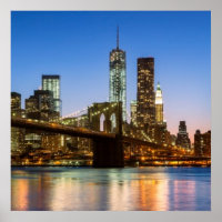 Manhattan und Brooklyn Bridge bei Dämmerung