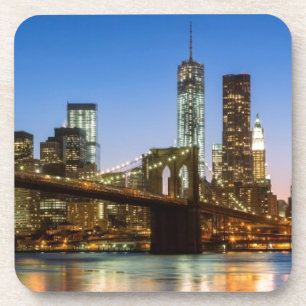 Manhattan und Brooklyn-Brücke an der Dämmerung Getränkeuntersetzer