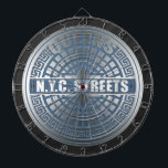 Manhole Covers Queens Dartscheibe<br><div class="desc">NYC Streets Manhole Cover Queens Trikots, Geschenke und Zubehör, zu Ihnen von Imagine That gebracht! Das Design liegt im Herzen von Manhattan und zeichnet sich durch unser originelles Design eines frühen New Yorker Manhole Covers aus, mit den Worten in der Mitte, N.Y.C. Streets, und dem Wort Queens, gebogen an der...</div>