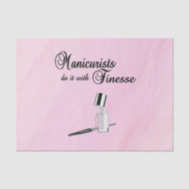 Maniküre machen es mit Finesse Seidenpapier