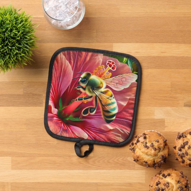 Manique La pollinisation d'une fleur d'Hibiscus (De haut en bas)