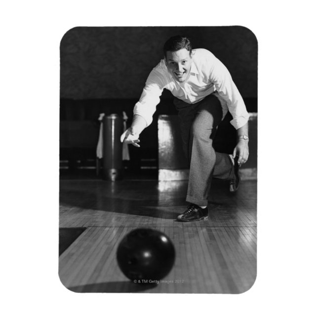 Mann beim Bowling Magnet (Vertikal)
