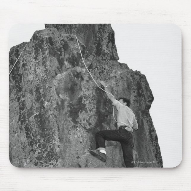 Mann beim Klettersteigen Mousepad (Vorne)
