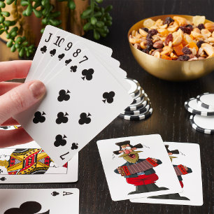 Mann, der Akkordeon spielt Spielkarten