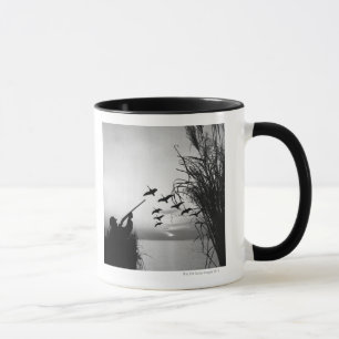 Mann, der auf Entenjagd geht Tasse
