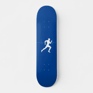 Mann, der die Silhouette von Läufern auf blauem Hi Skateboard