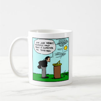 Mann, der eine Sundial-Tasse (Rube, liest Goldberg Kaffeetasse