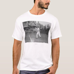 Mann, der Tennis im Washington DC-Turnier spielt T-Shirt