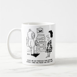 Mann im Taucher Anzug zum Füttre des Fischbesitzer Kaffeetasse