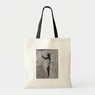 Mann in der Pariser Tasche
